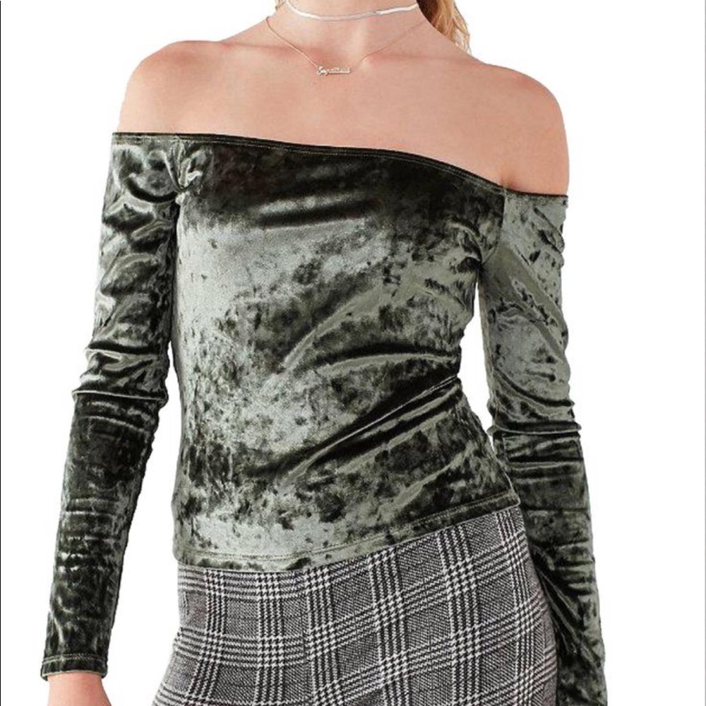 Velvet off the should long sleeved top